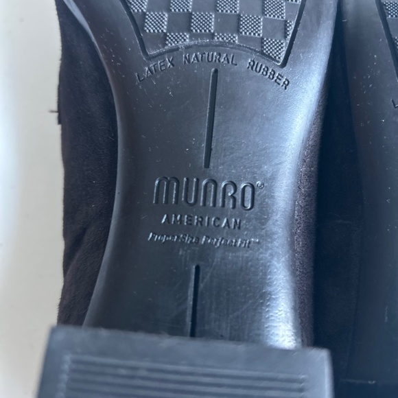 Munro American Brown Suede Genuine Leather Heels size 8, rubber outsole. - Picture 11 of 14